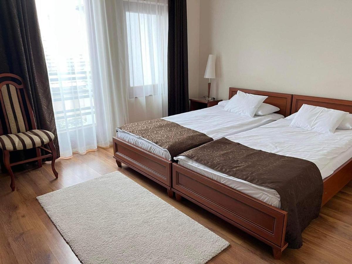 Brill Hotel Бекешчаба Экстерьер фото