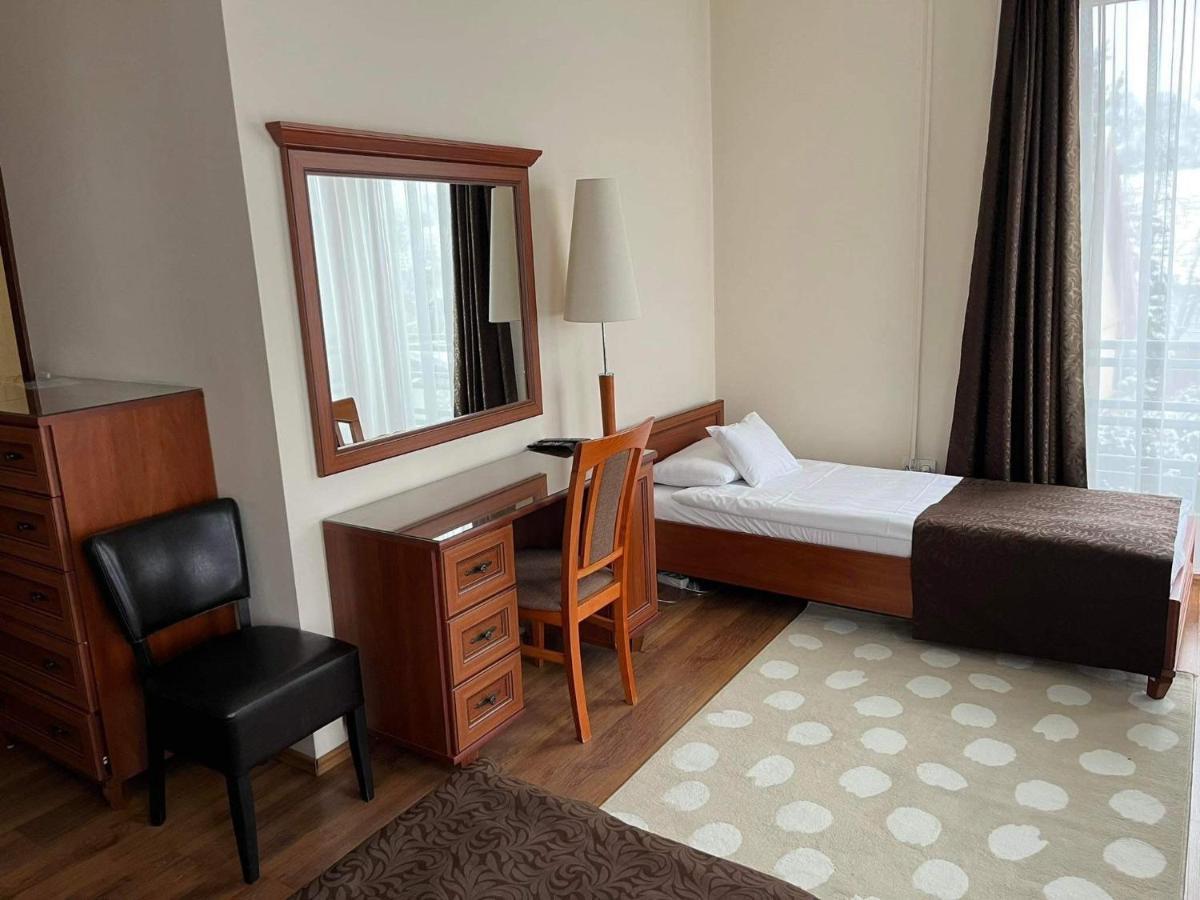 Brill Hotel Бекешчаба Экстерьер фото