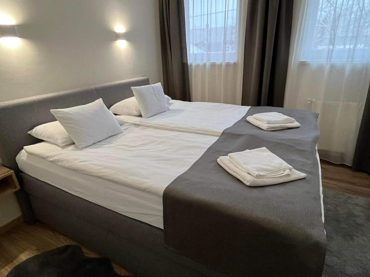 Brill Hotel Бекешчаба Экстерьер фото