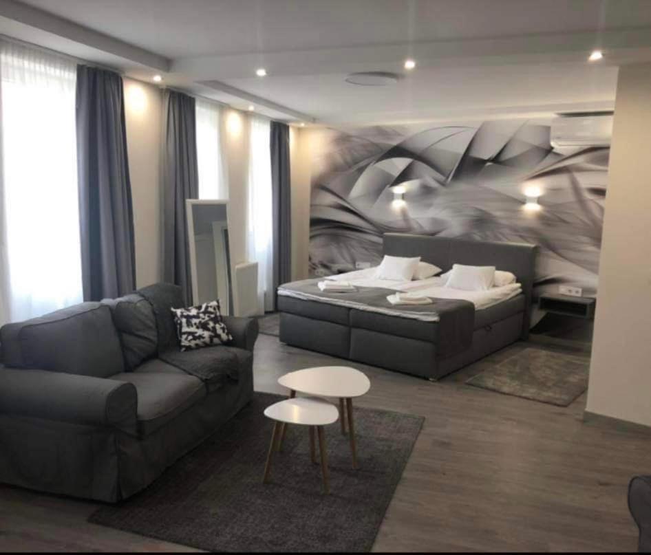 Brill Hotel Бекешчаба Экстерьер фото