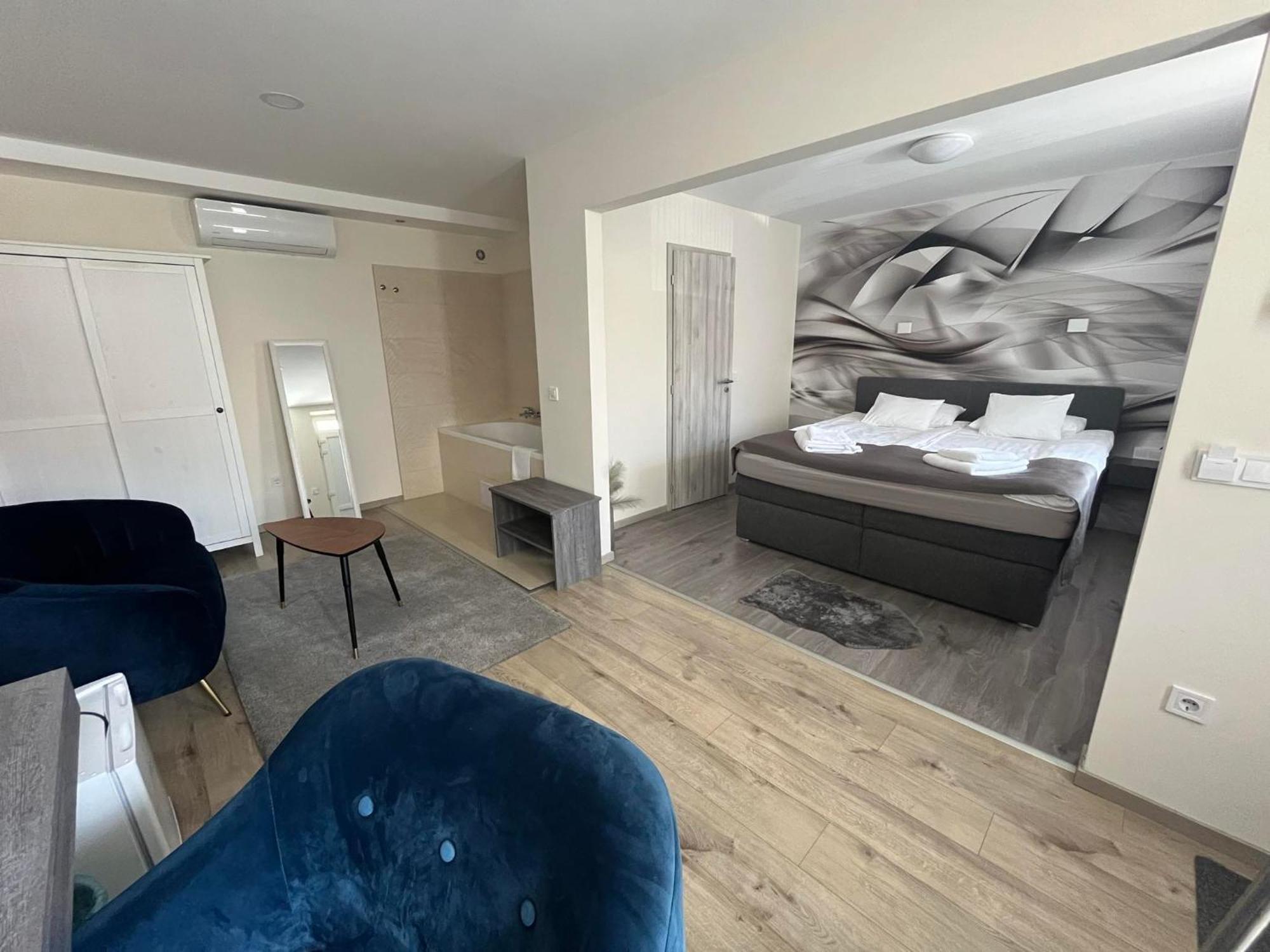 Brill Hotel Бекешчаба Экстерьер фото