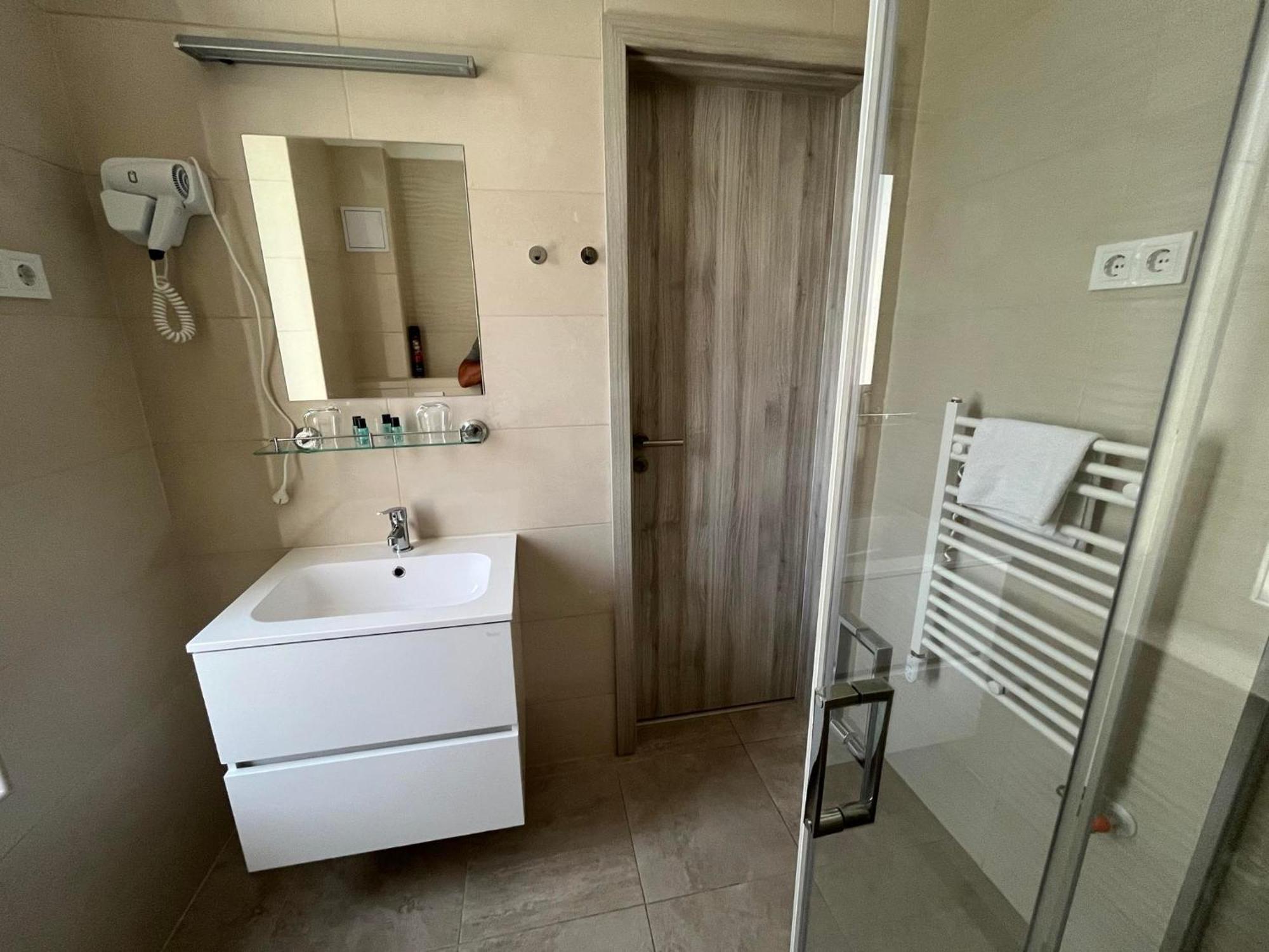 Brill Hotel Бекешчаба Номер фото